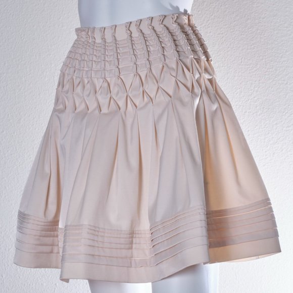 MaxMara: Pleaded Cream Mini Skirt - Picture 3 of 12